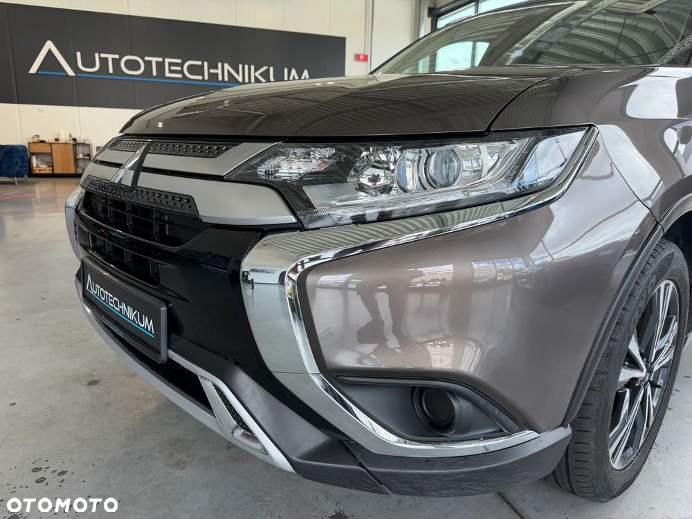 Mitsubishi Outlander 2.0 Invite + 2WD - 17