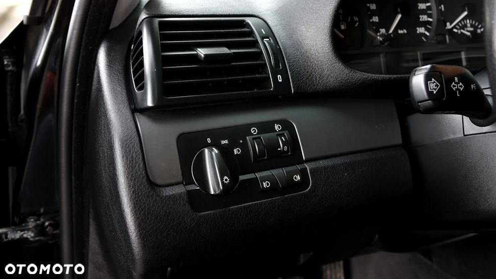 BMW Seria 3 320i - 3