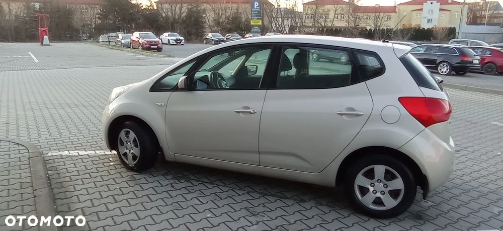 Kia Venga - 8