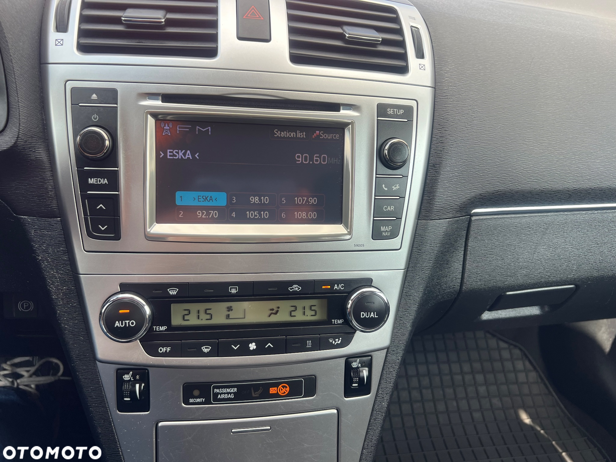 Toyota Avensis 2.0 D-4D Premium - 17