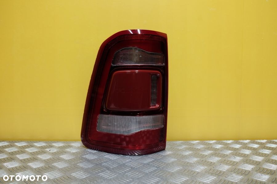 DODGE RAM 1500 2019- LAMPA TYŁ LEWA LED USA - 1