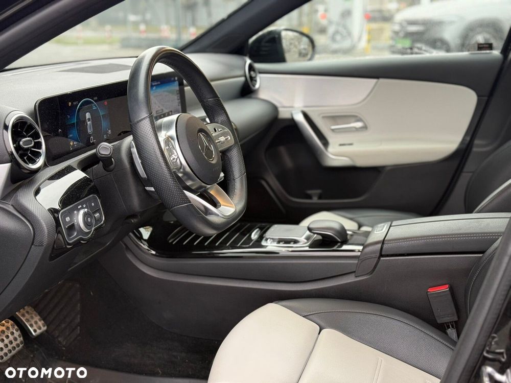 Mercedes-Benz Klasa A 200 AMG Line 7G-DCT - 4