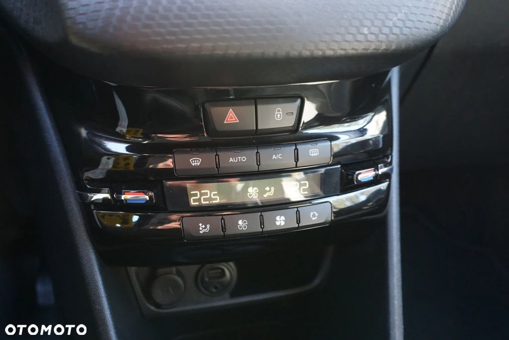 Peugeot 2008 1.2 Pure Tech Allure S&S - 20