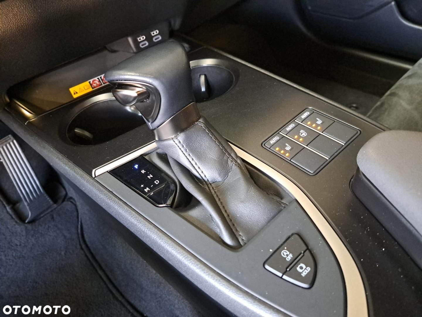 Lexus UX - 18