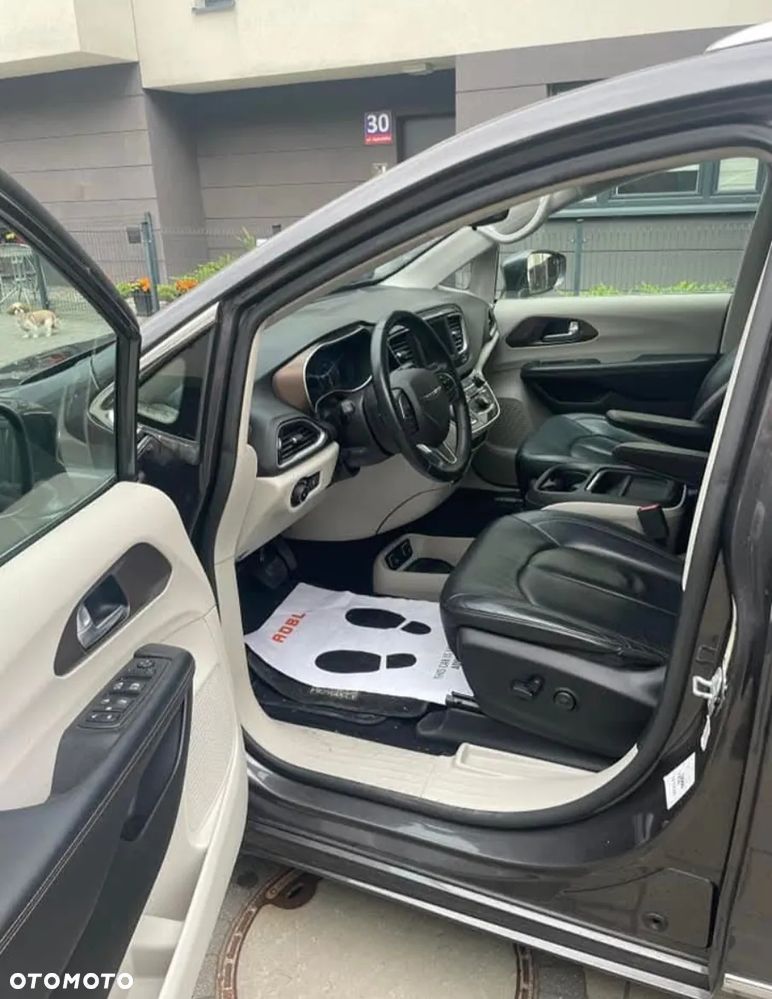 Chrysler Pacifica - 9