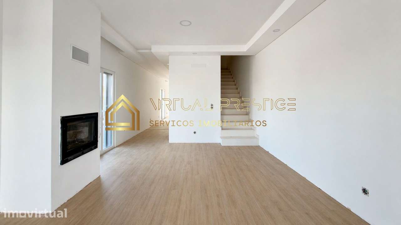 Moradia Triplex Gaveto T4 2 Suites Churrasqueira Jardim Nova Fernão... - Grande imagem: 2/26