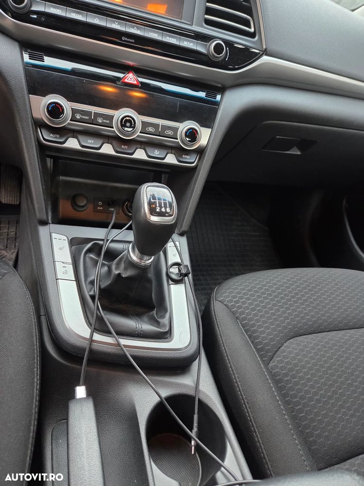 Hyundai Elantra ver-1-6-mpi-highway - 8