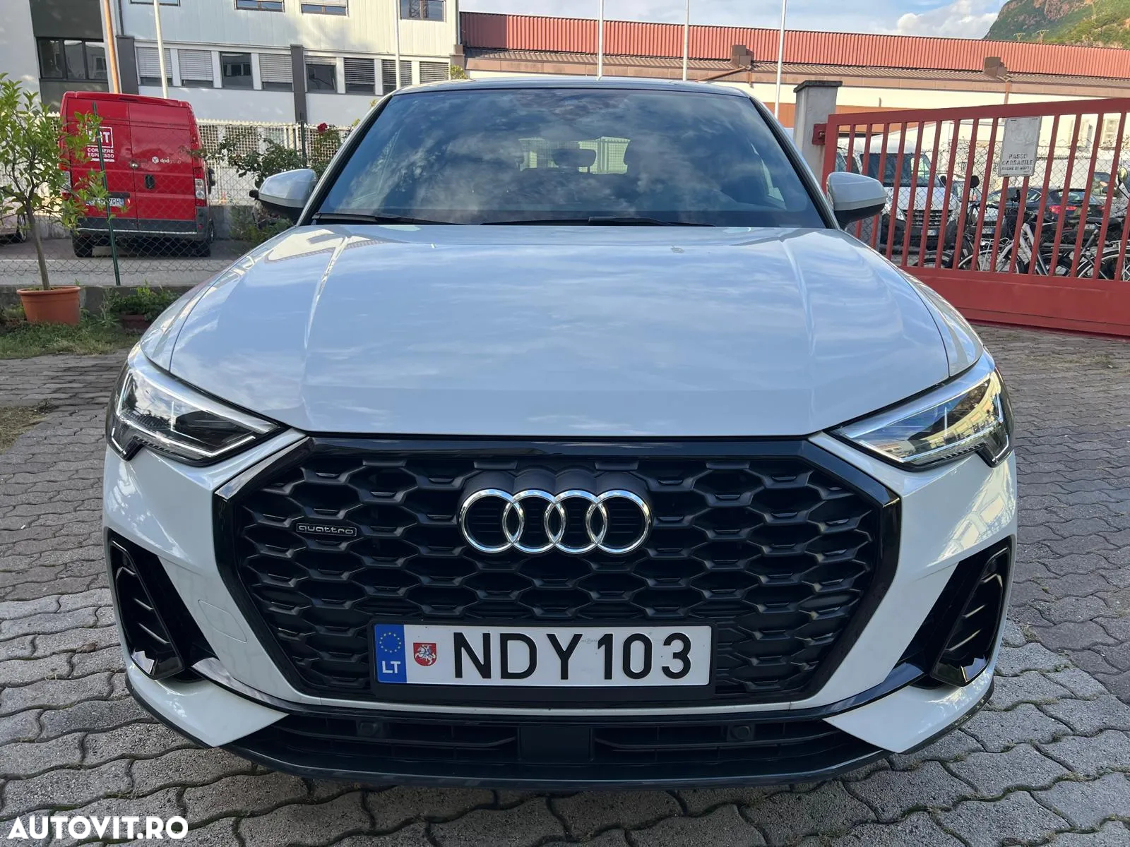 Audi Q3 40 TDI Sportback quattro S tronic S line - 4
