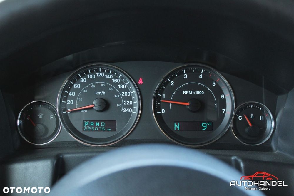 Jeep Commander - 9