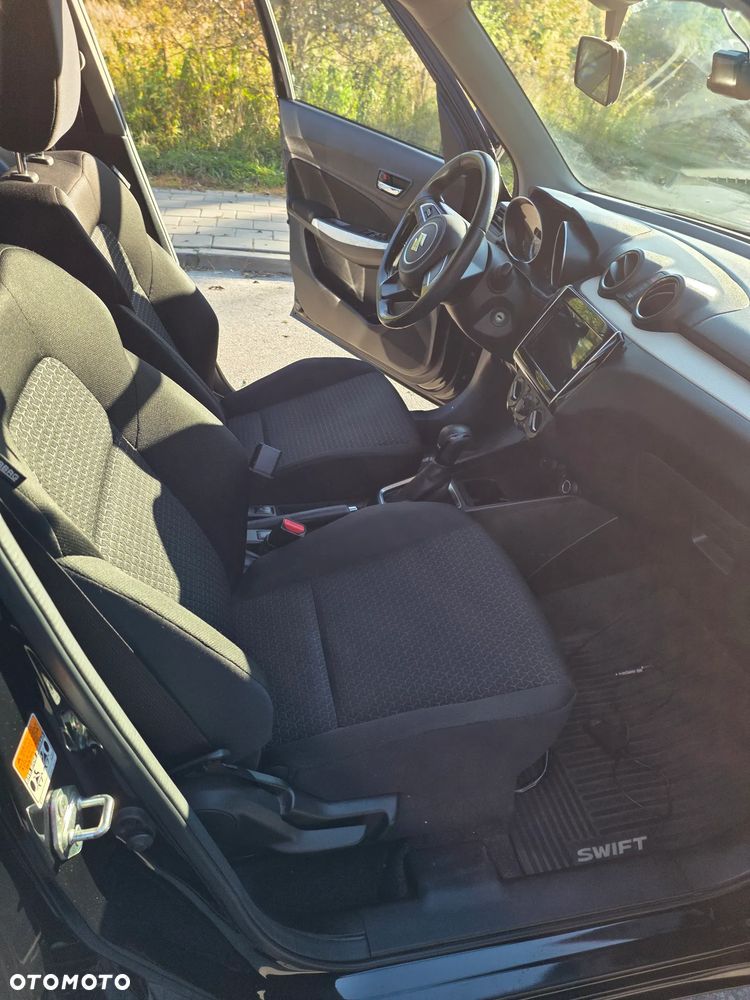 Suzuki Swift 1.2 Premium Plus CVT - 12