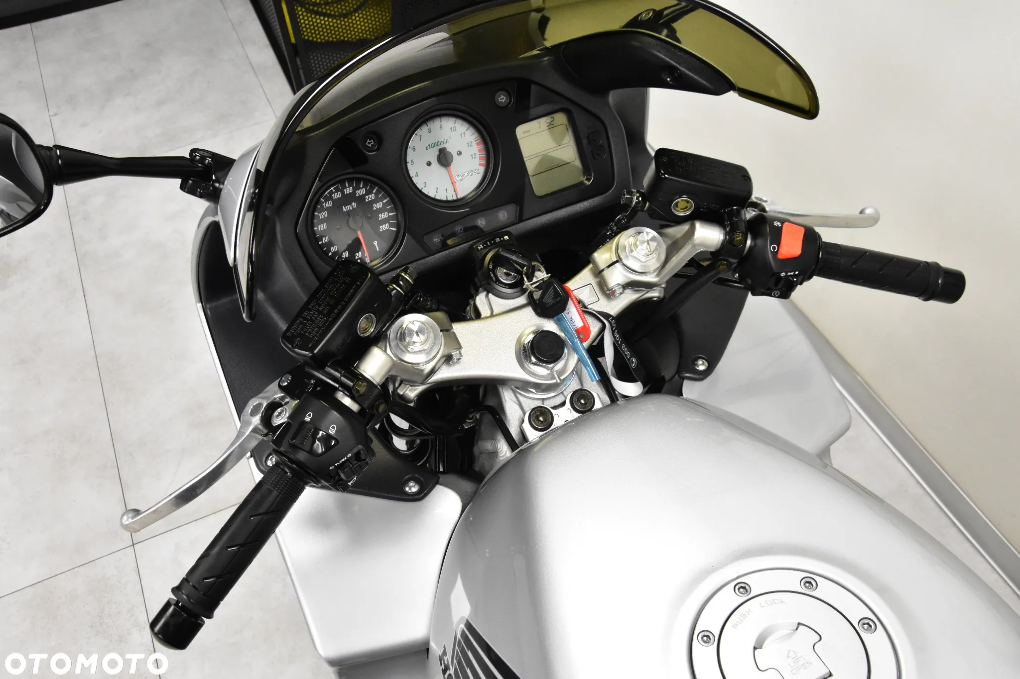 Honda VFR - 21