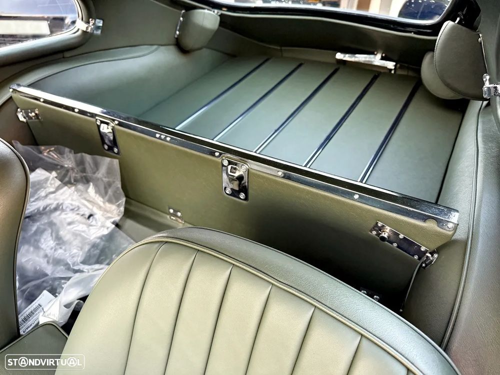 Jaguar E-Type - 19
