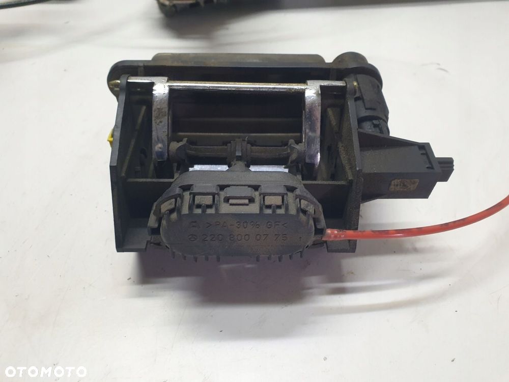 ZAMEK KLAPY BAGAŻNIKA MERCEDES-BENZ W220 A2207500893 - 3
