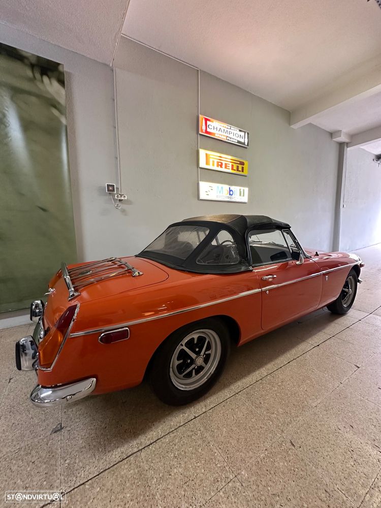 MG MGB - 16