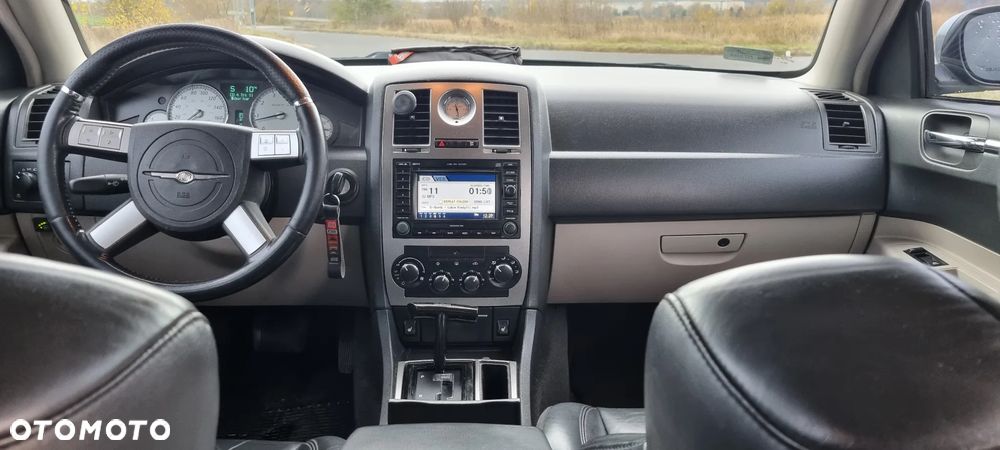 Chrysler 300C 6.1 V8 Hemi SRT8 - 8