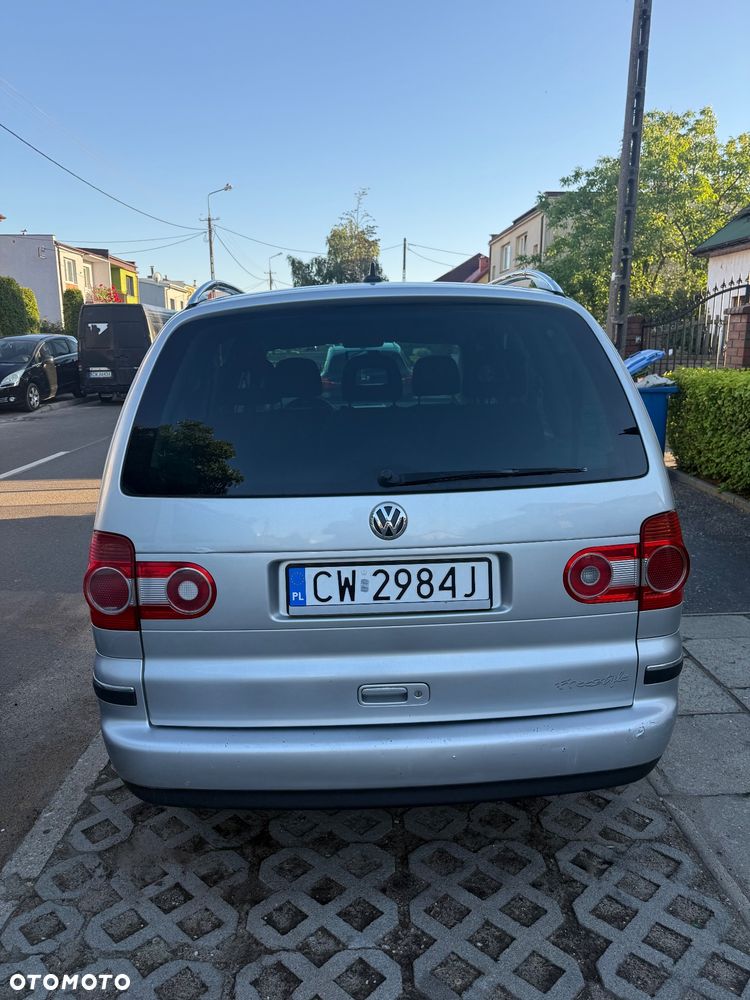 Volkswagen Sharan 1.9 TDI Highline Tiptr - 3