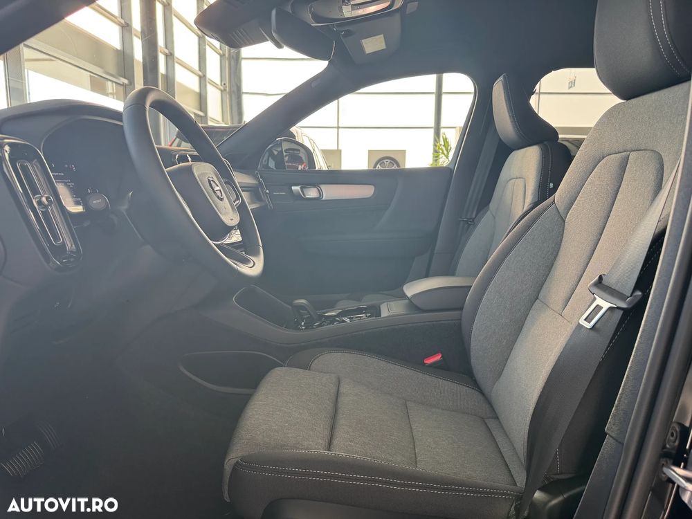 Volvo XC 40 B3 AT FWD MHEV Plus Dark - 12