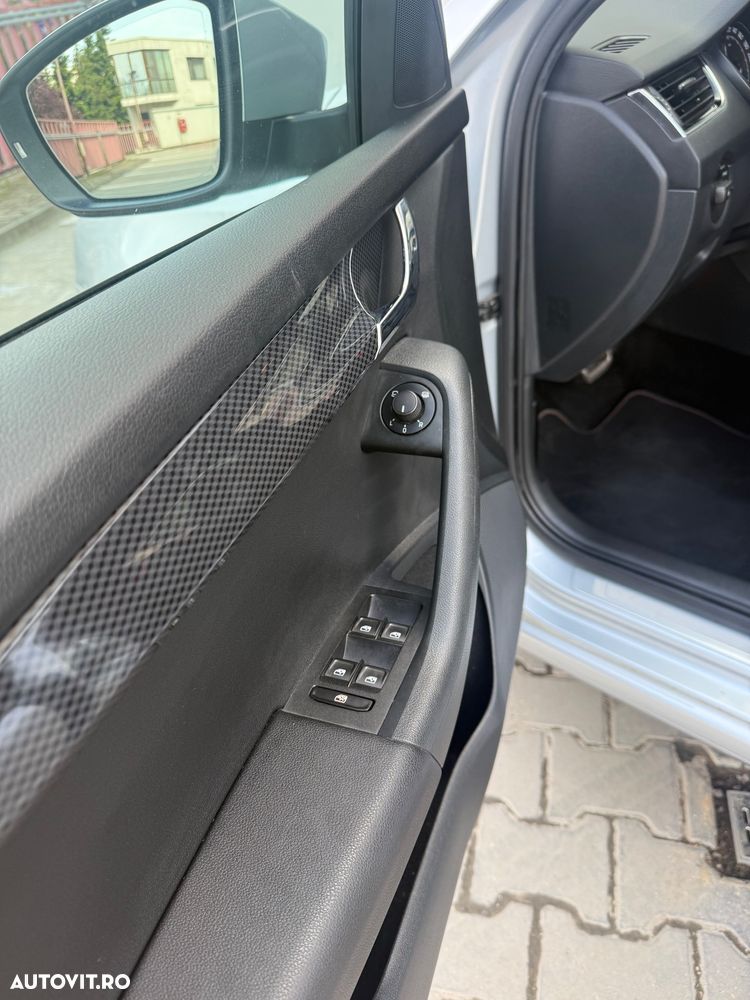 Skoda Octavia 2.0 TDI DSG RS - 24