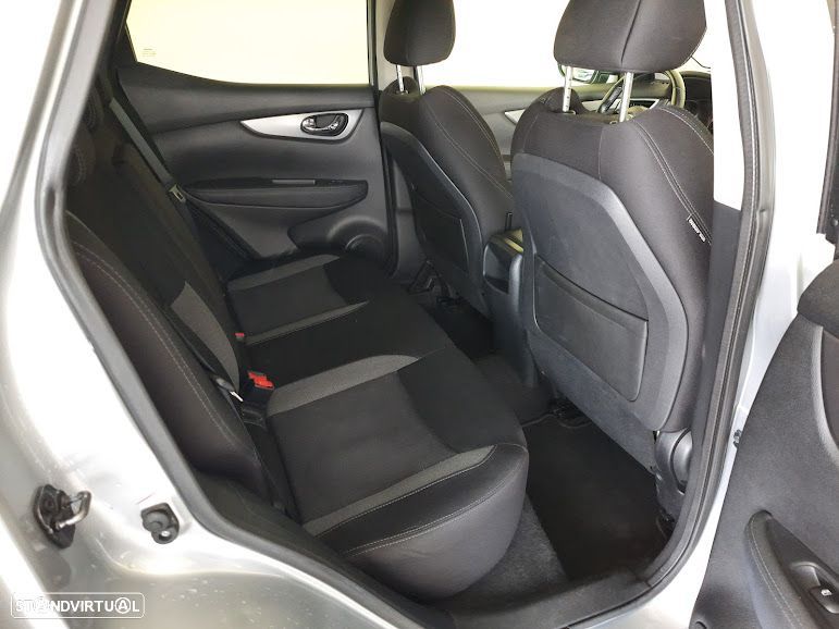 Nissan Qashqai 1.5 dCi N-Connecta - 11