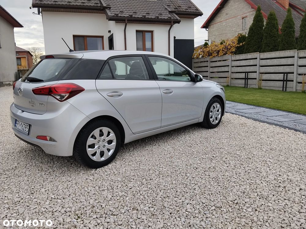 Hyundai i20 blue 1.2 - 12