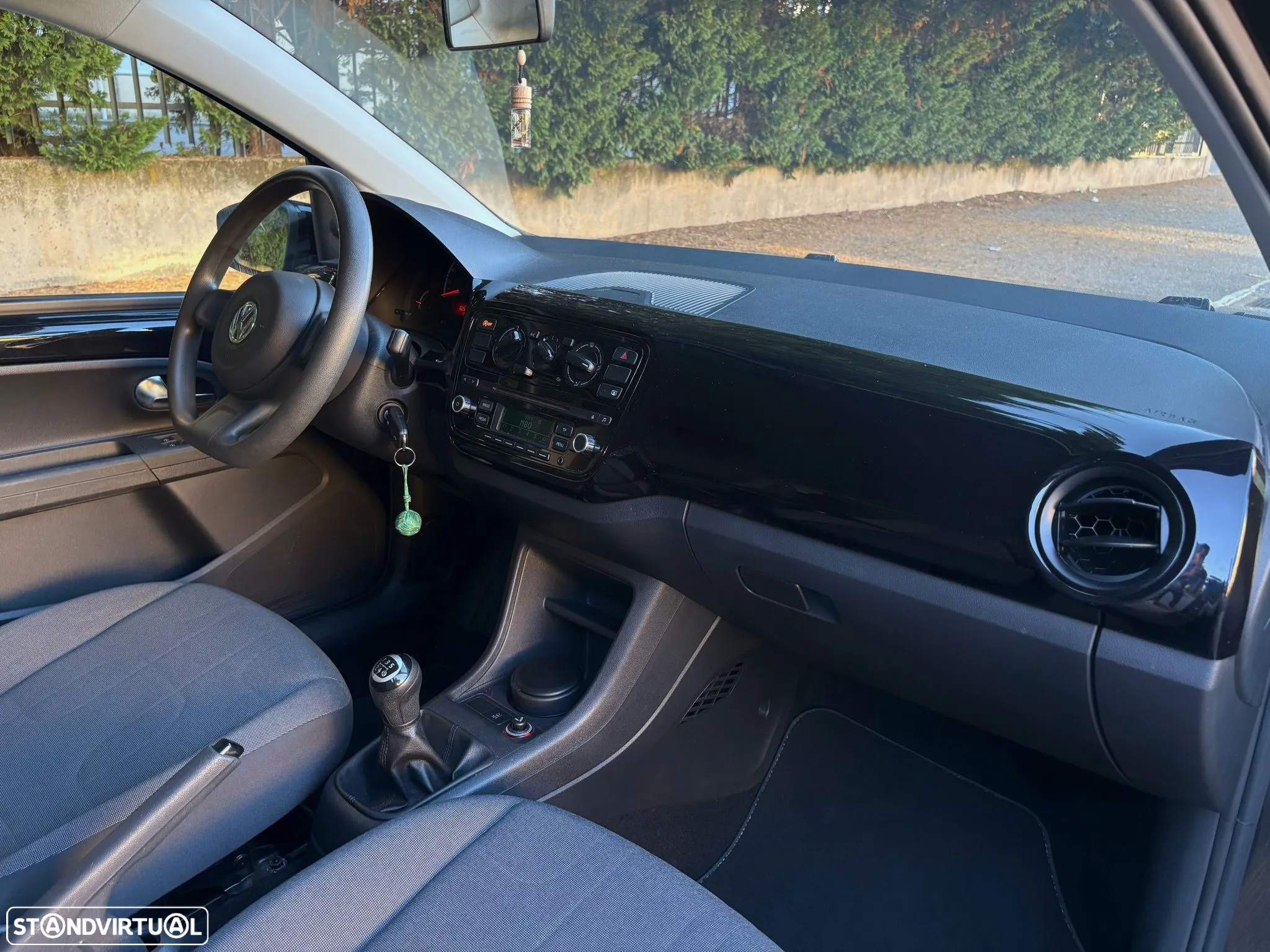 VW Up! 1.0 BlueMotion High - 16
