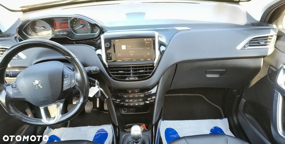 Peugeot 2008 1.5 BlueHDi Allure S&S - 17