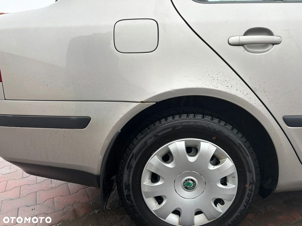 Skoda Octavia 1.6 Ambiente - 5