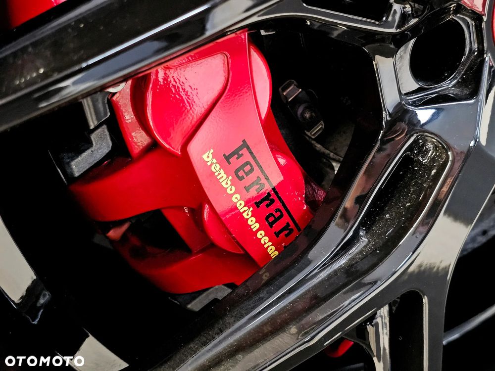 Ferrari 812 Superfast - 25