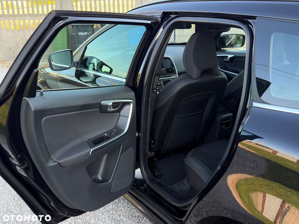 Volvo XC 60 D3 R-Design Momentum - 31