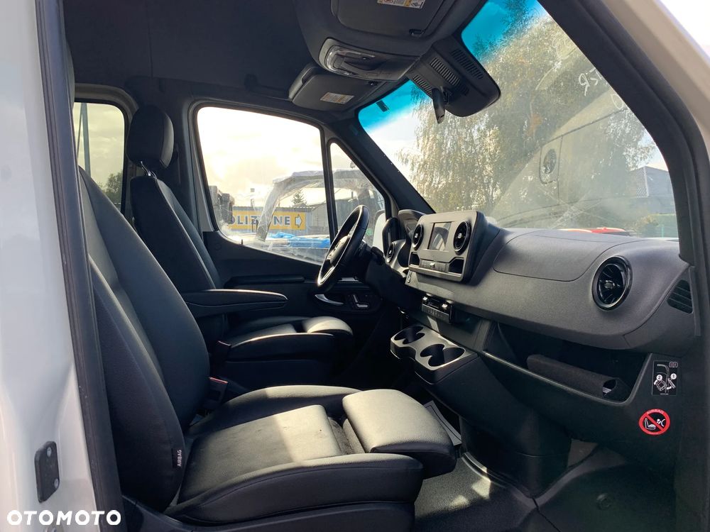 Mercedes-Benz Sprinter - 26