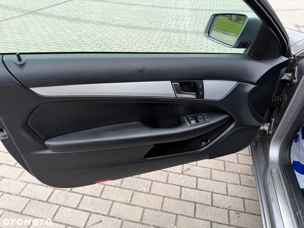 Mercedes-Benz Klasa C 180 BlueEFFICIENCY - 37