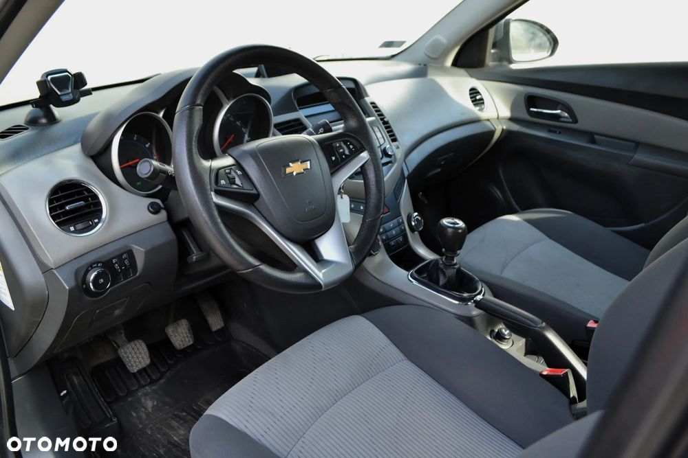 Chevrolet Cruze 1.6 Base - 5