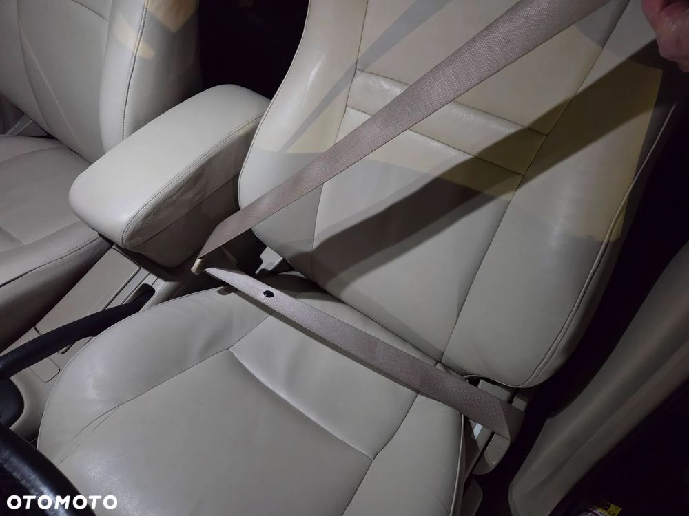 Toyota Avensis 2.2 D-4D Sol - 33