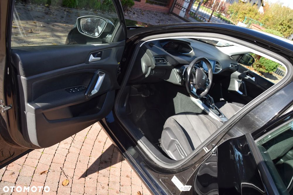 Peugeot 308 1.5 BlueHDi Allure S&S EAT8 - 8
