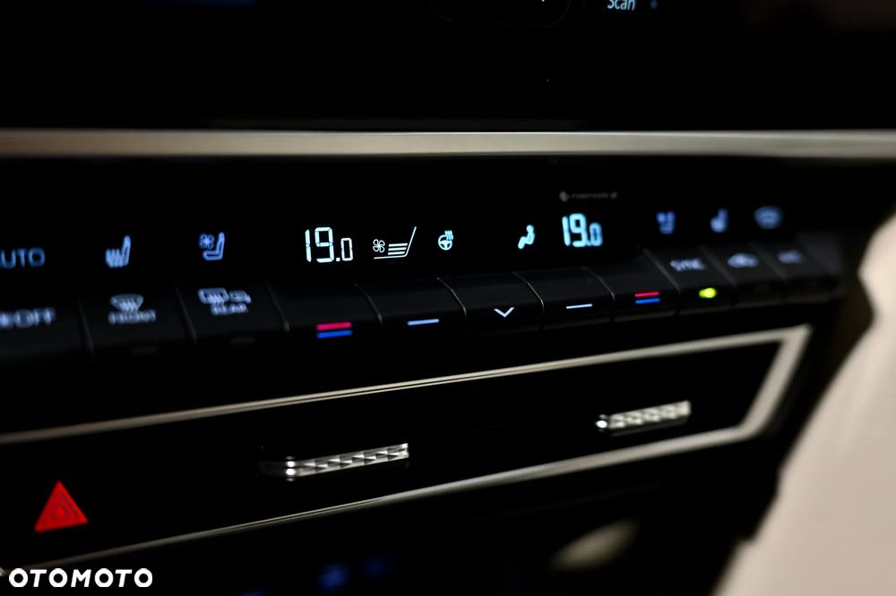 Toyota Camry 2.5 Hybrid Dynamic Force Comfort e-CVT - 26