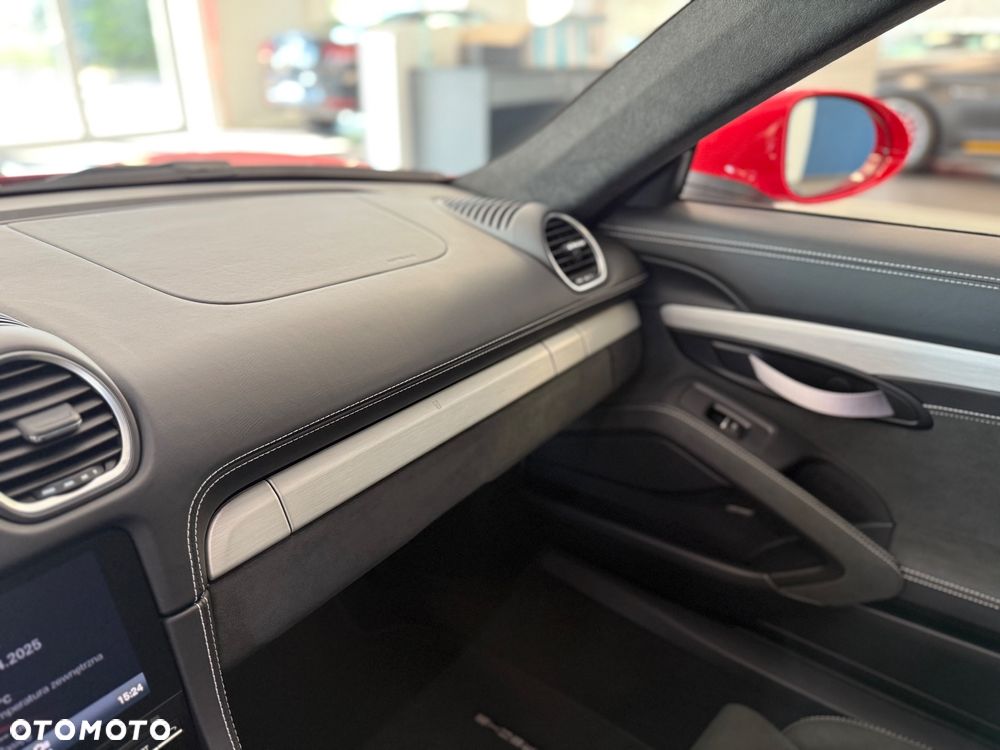 Porsche 718 Cayman - 21