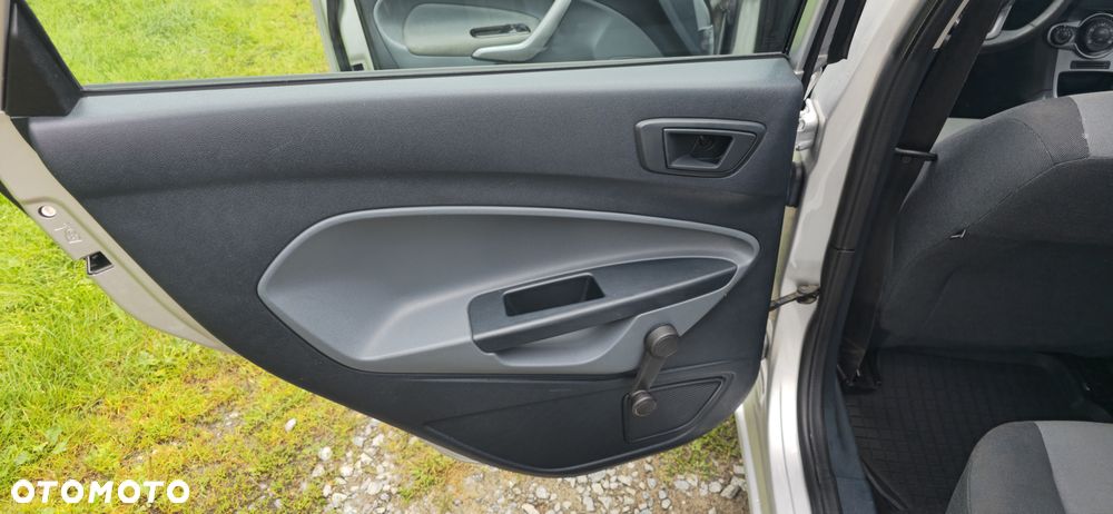 Ford Fiesta 1.25 Ambiente - 30