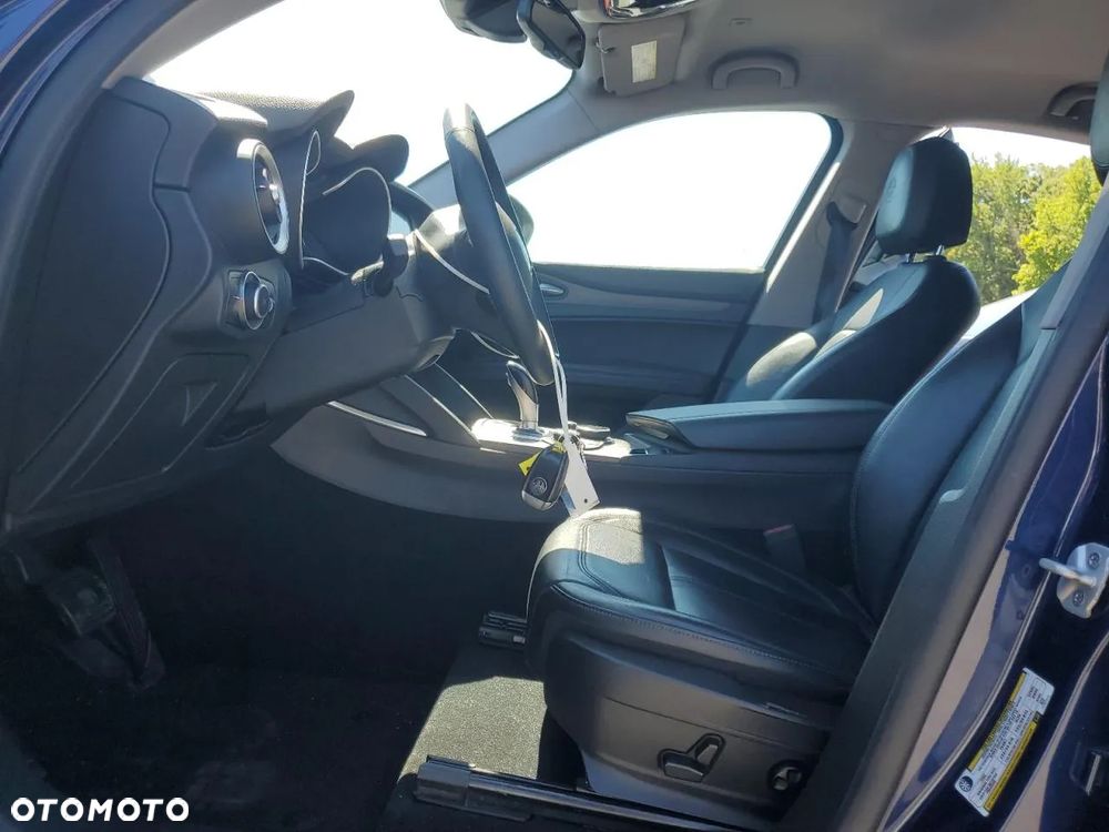 Alfa Romeo Stelvio 2.0 Turbo 16V AT8-Q4 Ti - 8