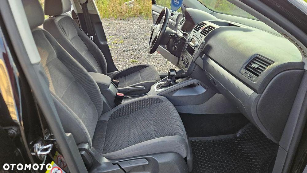 Volkswagen Golf 1.9 TDI DPF Trendline DSG - 9
