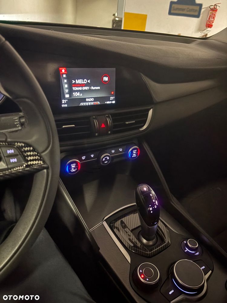 Alfa Romeo Giulia 2.2 AT8 Super - 12