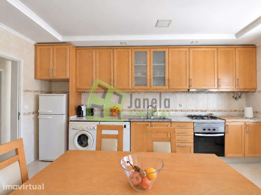 Quintinha T4 com Piscina, Jardim e Garagens | Quinta do Conde - Grande imagem: 5/36