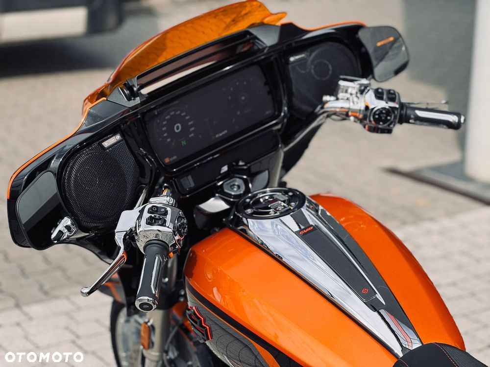 Harley-Davidson CVO Street Glide - 28