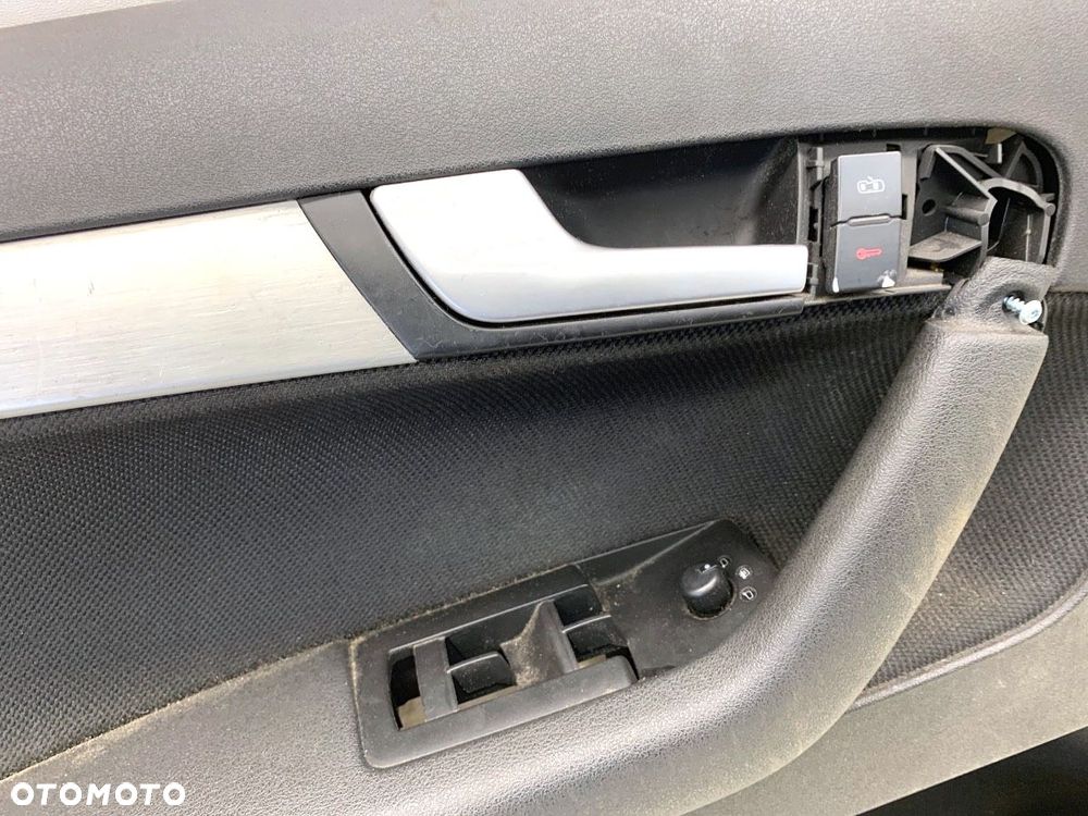 BOCZEK DRZWI LEWY PRZÓD  AUDI A3 (8P1) 2003 - 2013 2.0 TFSI quattro 147 kW [200 KM] benzyna 2004 - - 3