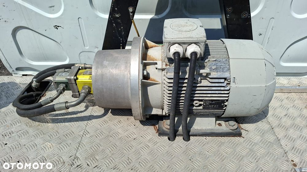 Renault MIDLUM - 11