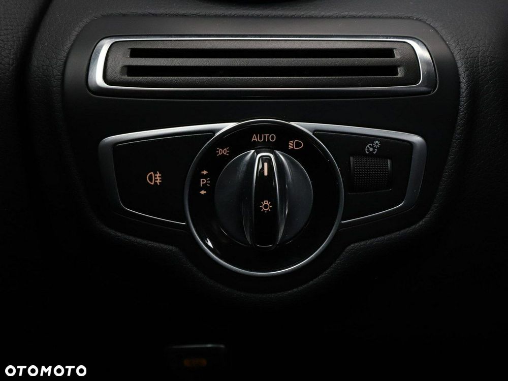 Mercedes-Benz Klasa C 180 - 32