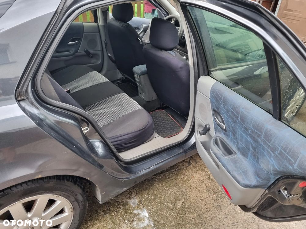 Renault Laguna 1.9 dCi - 11
