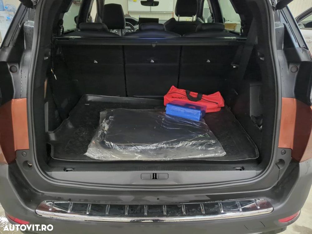 Peugeot 5008 - 8