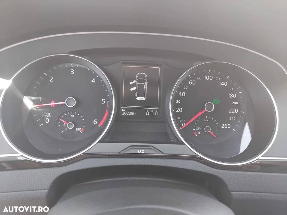Volkswagen Passat Variant 2.0 TDI DSG (BlueMotion Technology) Comfortline - 11
