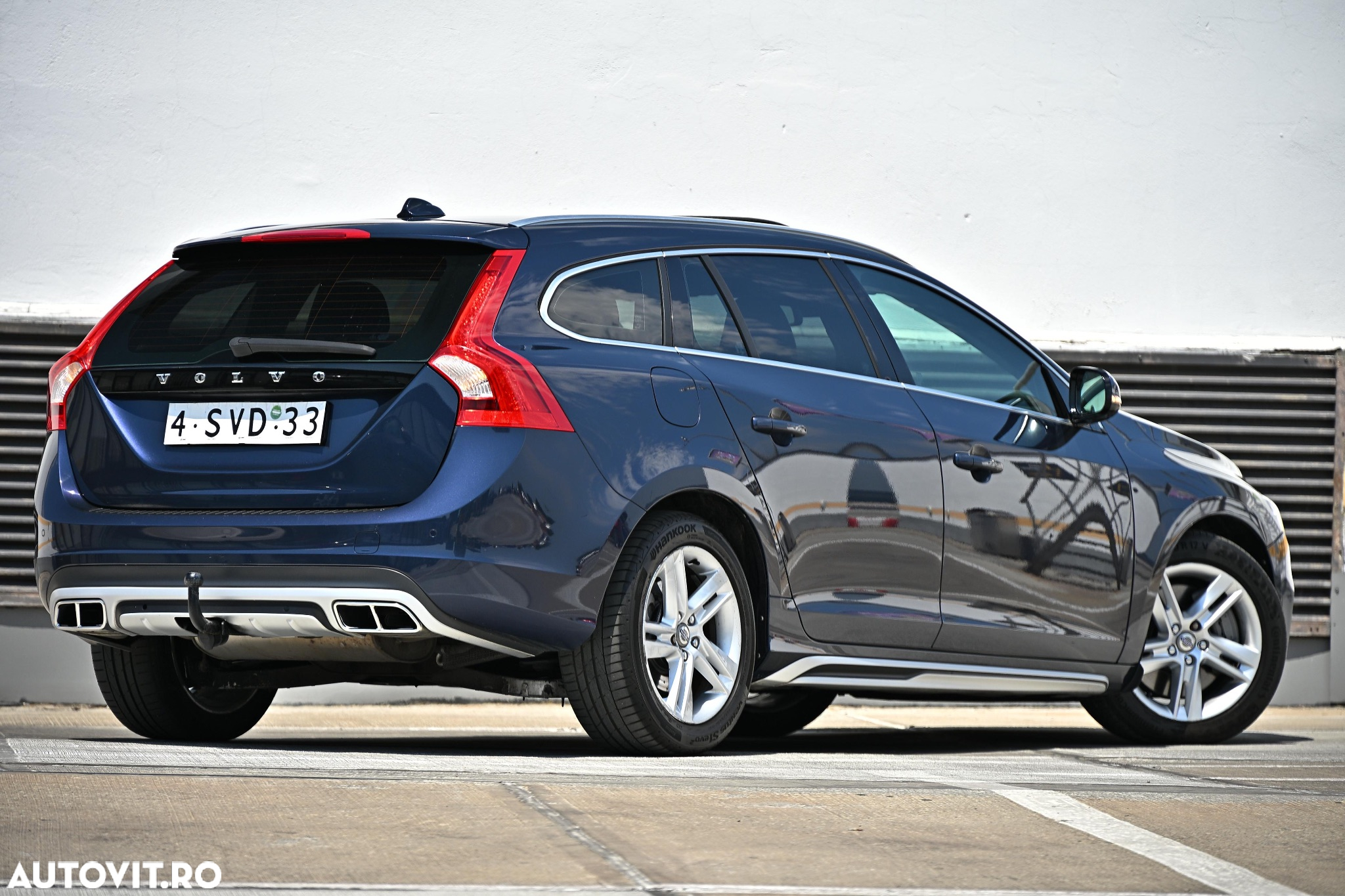 Volvo V60 D6 Plug-In-Hybrid AWD Geartronic Summum - 6