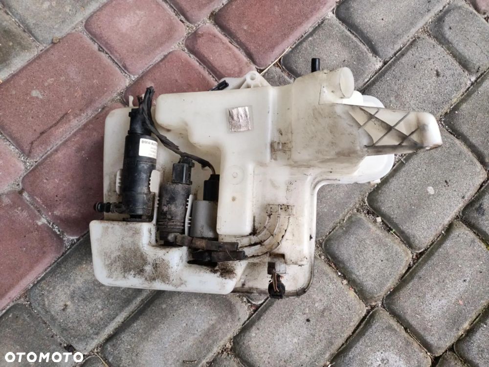 Zbiorniczek płynu spryskiwaczy BMW E61 xenon 3 pompki